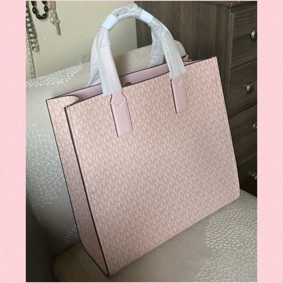 ✨MICHAEL KORS✨Authentic Michael Kors Large Tote!